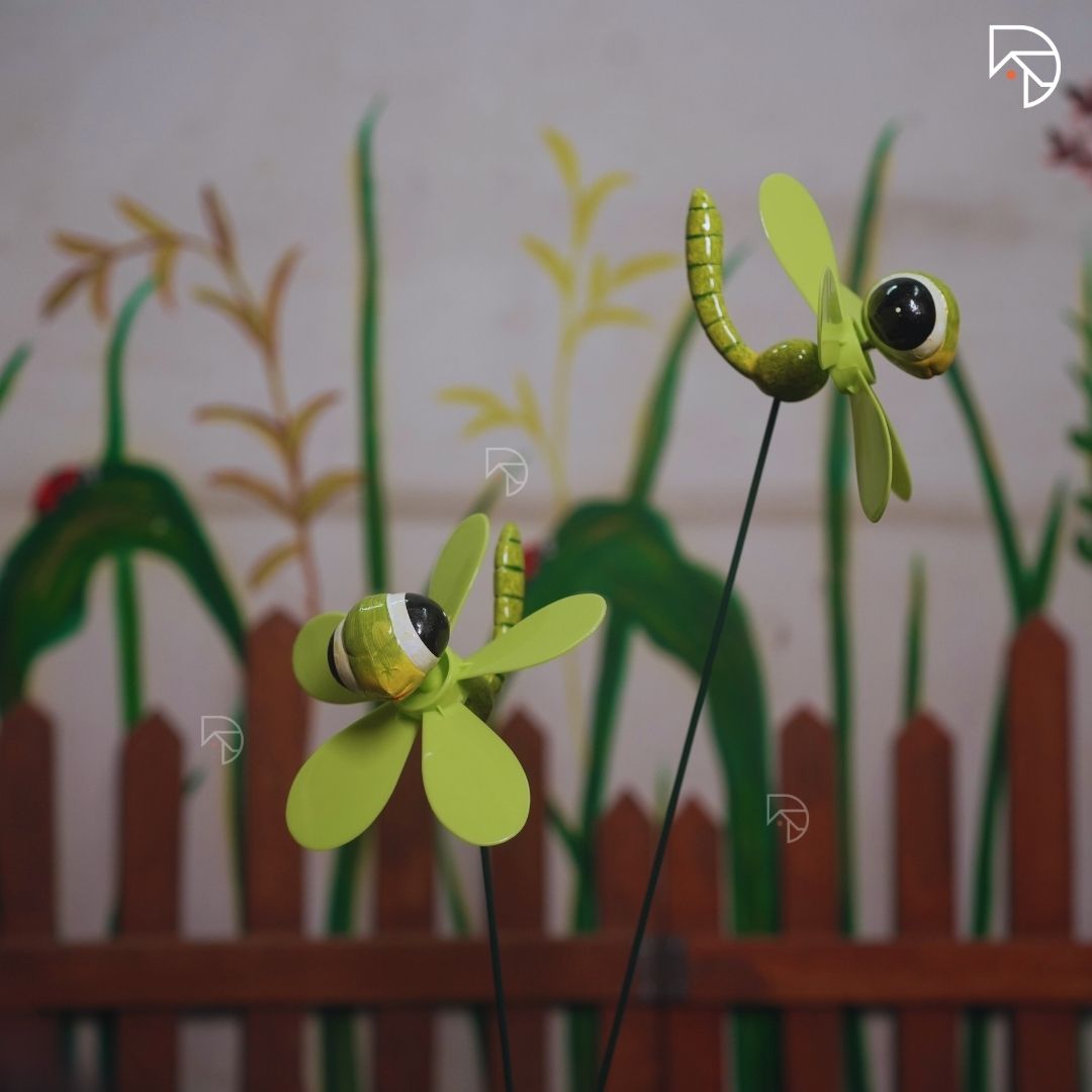 Bee Bloom Garden Spinner