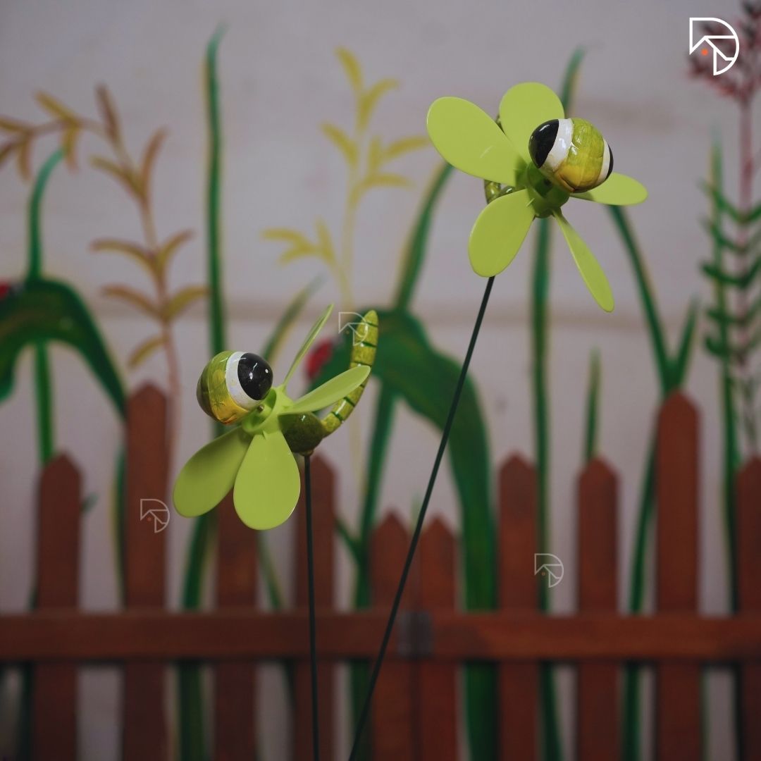 Bee Bloom Garden Spinner