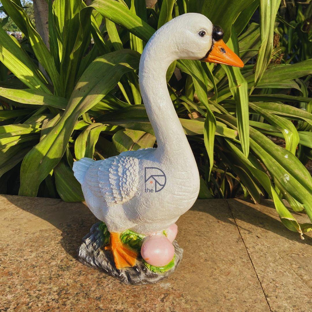 Duck with Egg - Cute Resin Duck Statue - The Decorshed