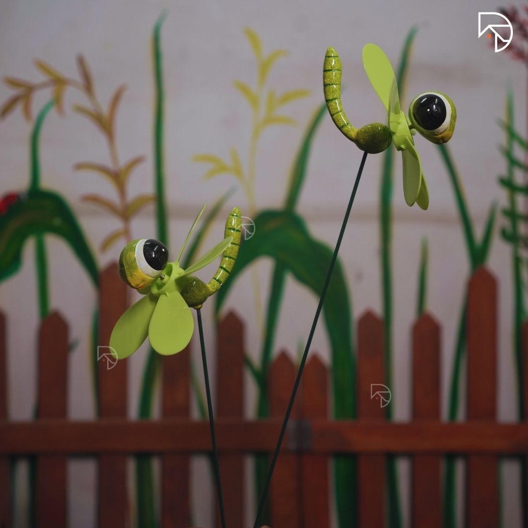Bee Bloom Garden Spinner