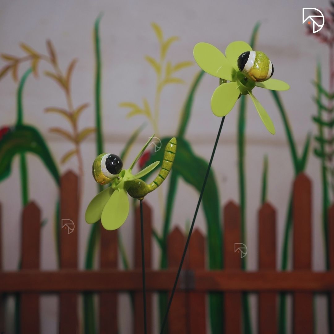 Bee Bloom Garden Spinner