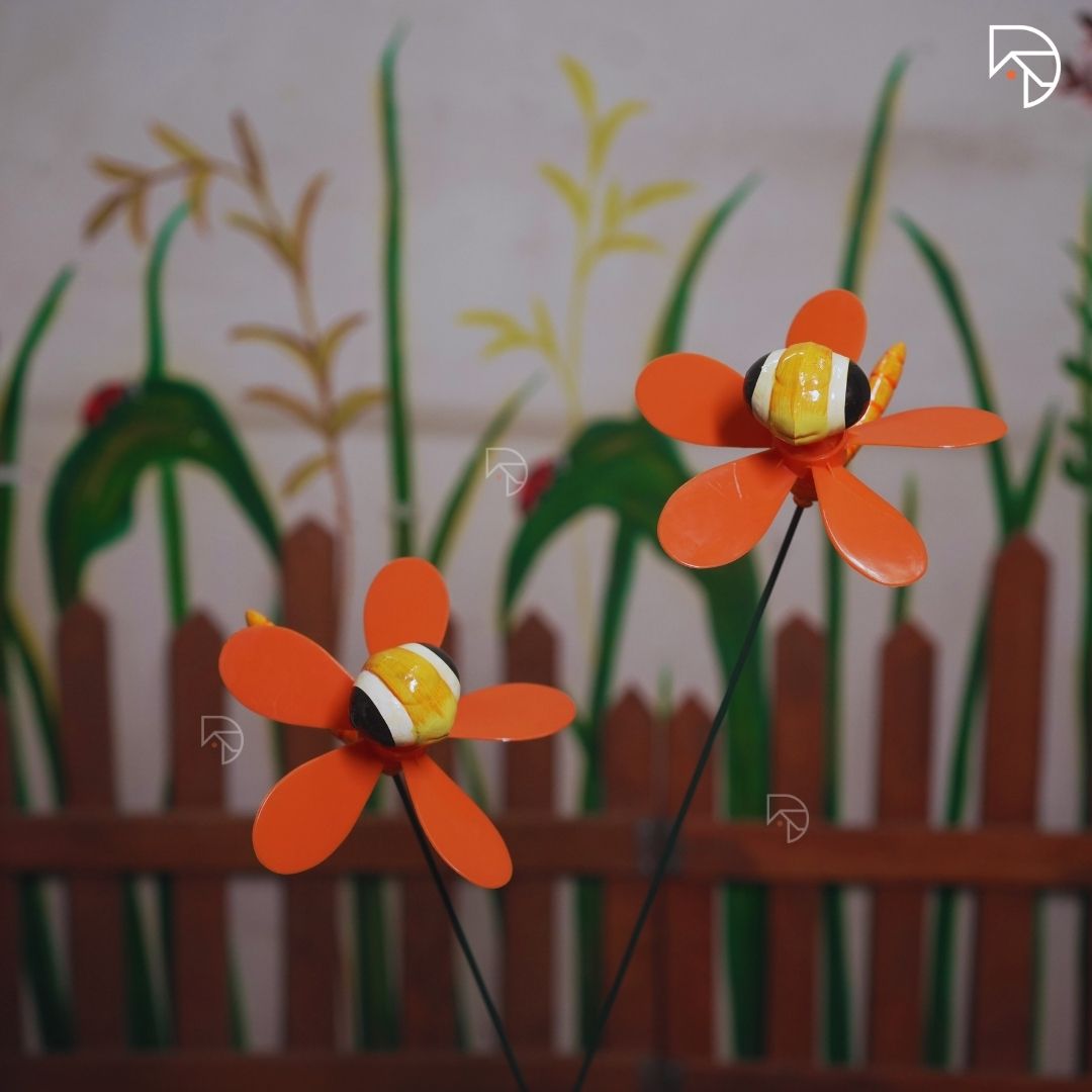 Bee Bloom Garden Spinner
