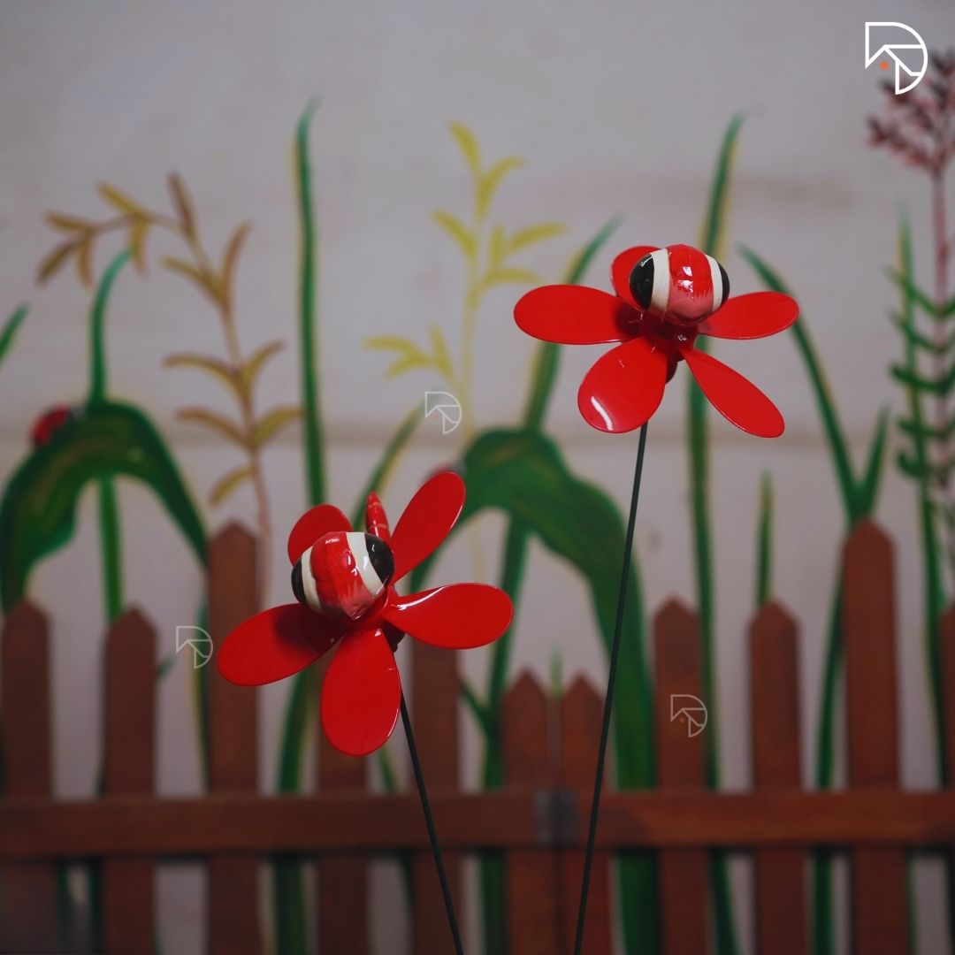 Bee Bloom Garden Spinner