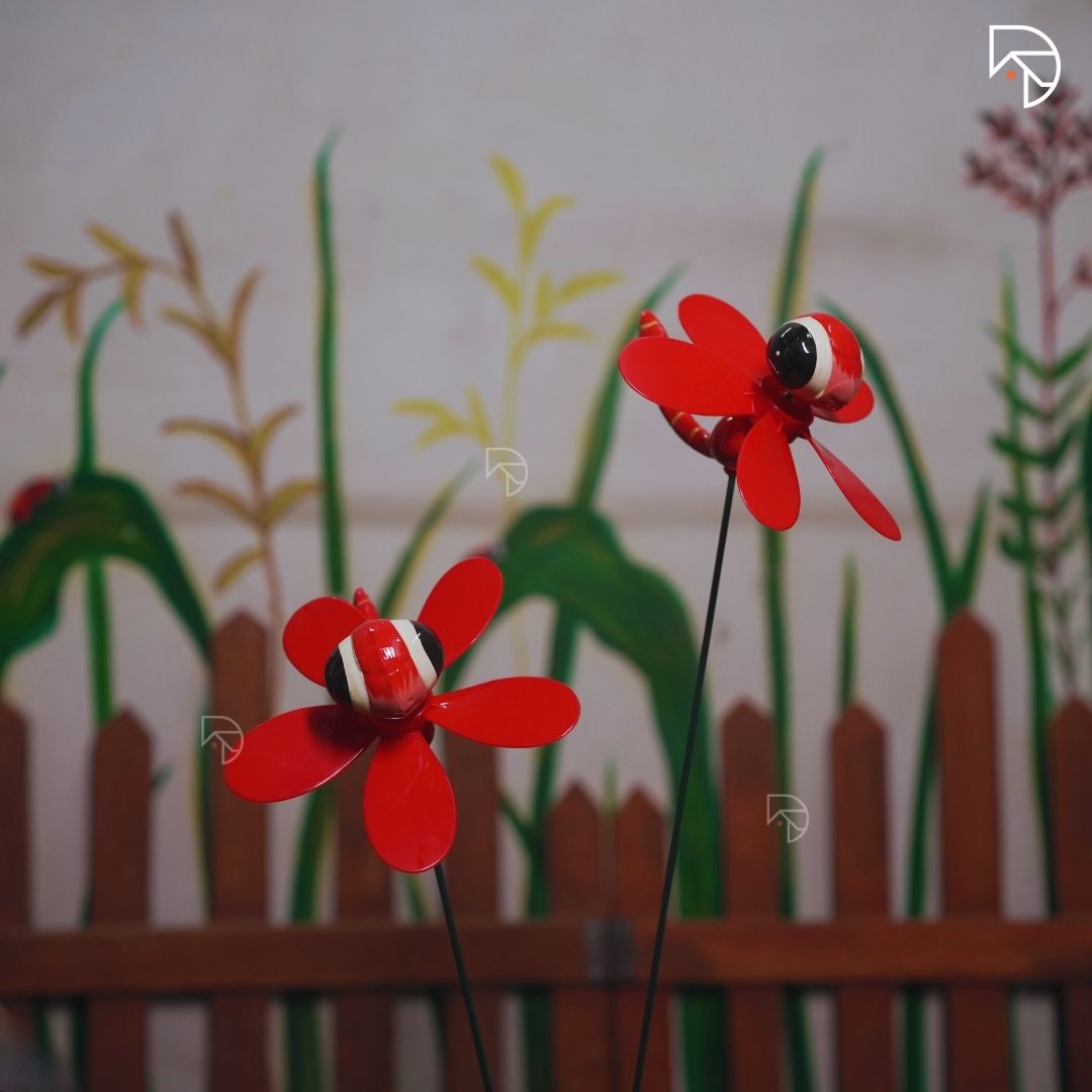 Bee Bloom Garden Spinner