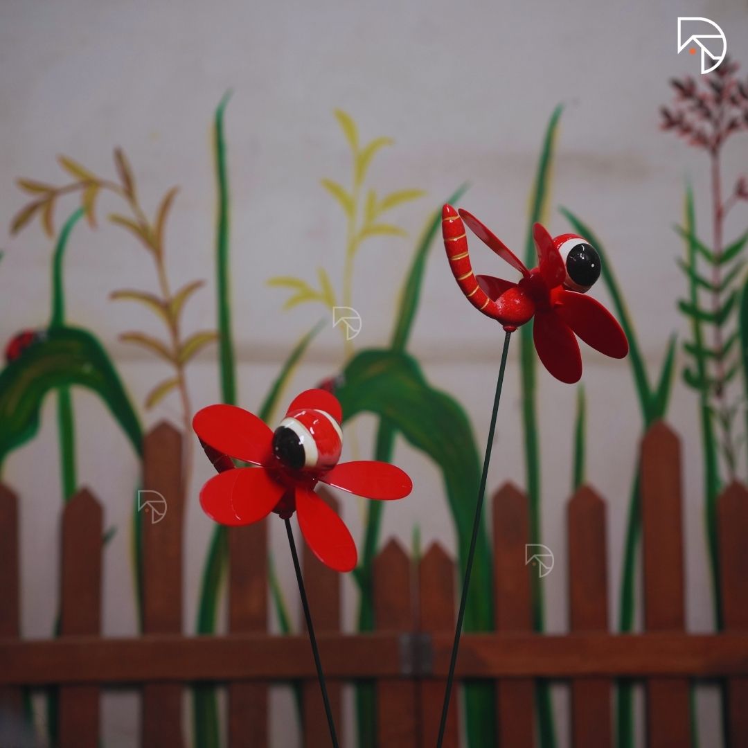 Bee Bloom Garden Spinner