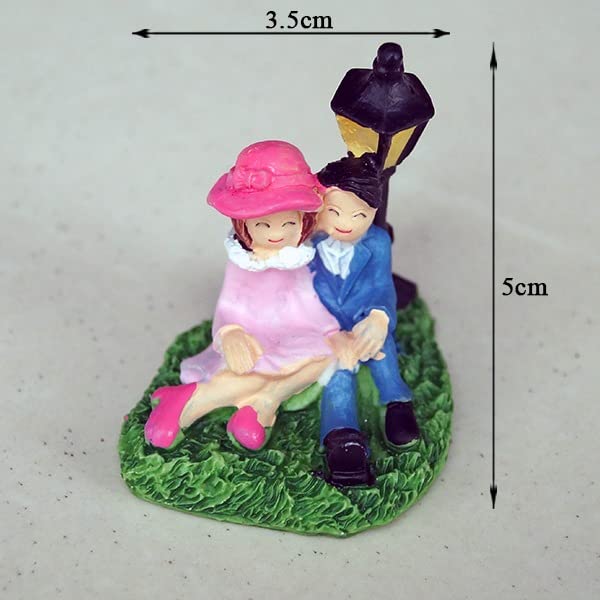 Miniature Couple Under Lamp Figurine for Bonsai Tray Decor
