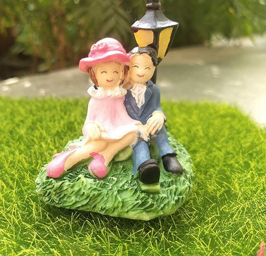 Miniature Couple Under Lamp Figurine for Bonsai Tray Decor