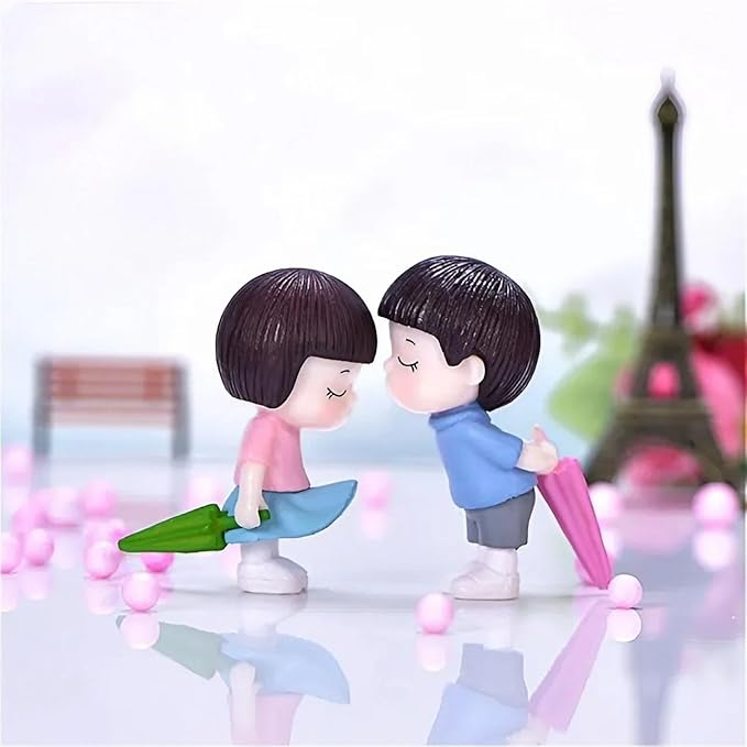 Miniature Couple with Umbrella for Bonsai Tray Decor